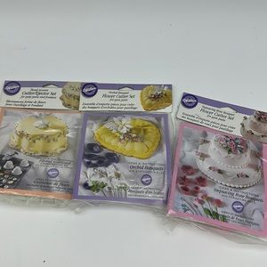 Lot of 3 vintage Wilton cake‎ decorating flower cutter sets